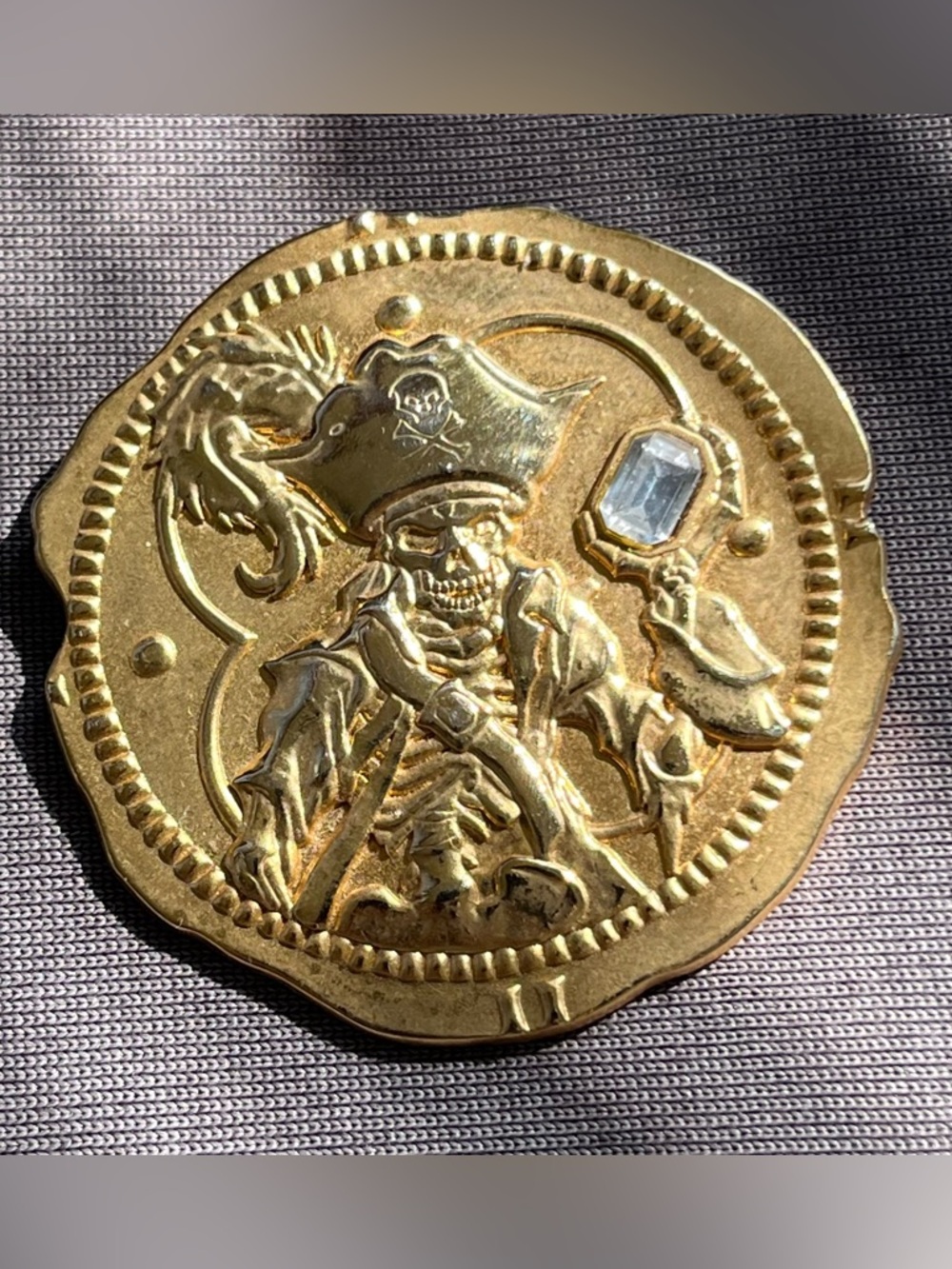 2007 Disney Official Pin Trading Pirates of the Caribbean Gold Coin with Stone